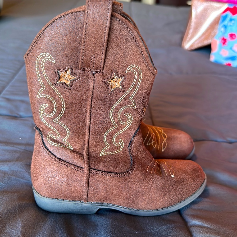 Adorable cowgirl boots 🤠